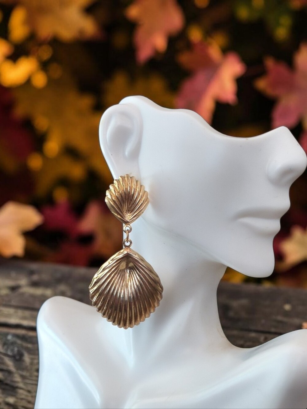 Vtg Goldtone Shell Drop Earrings